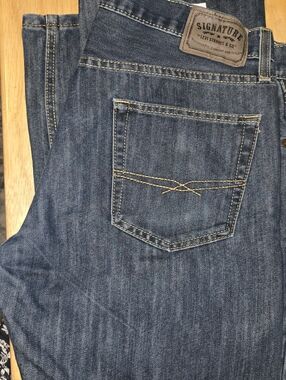 Signature by Levi Strauss Men's Straight Jeans in Dark Blue Denim 34 X 30 - GUC